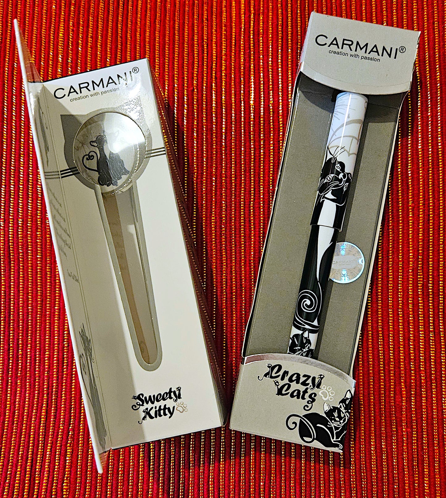 ➔ Offerta penna e segnalibro - Carmani - Crazy Cats