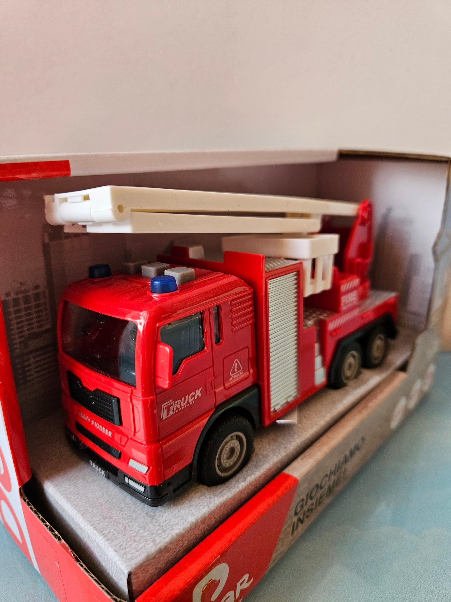 ➔ Giocattolo Camion dei mezzi di lavoro luci e suoni - DeCar