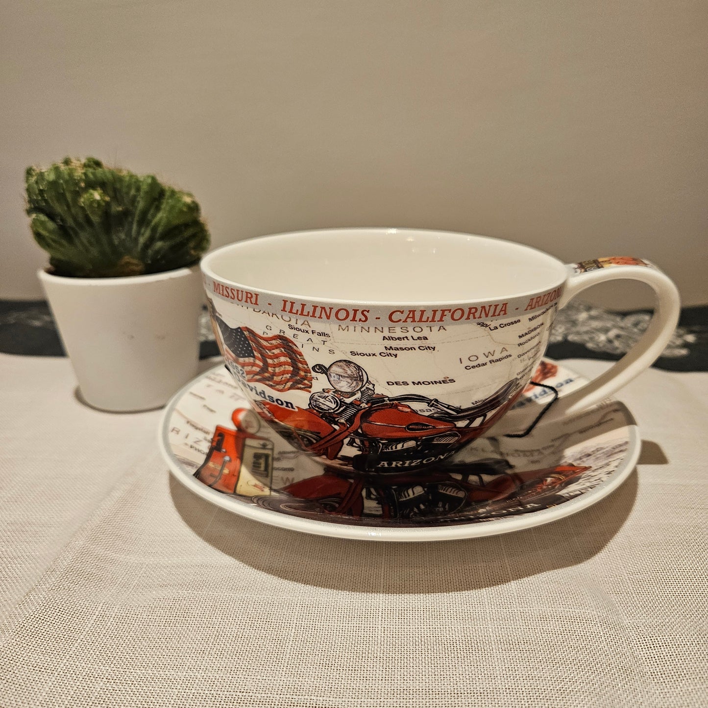 ➔ Grande tasse avec soucoupe - moto rouge - Carmani Route 66