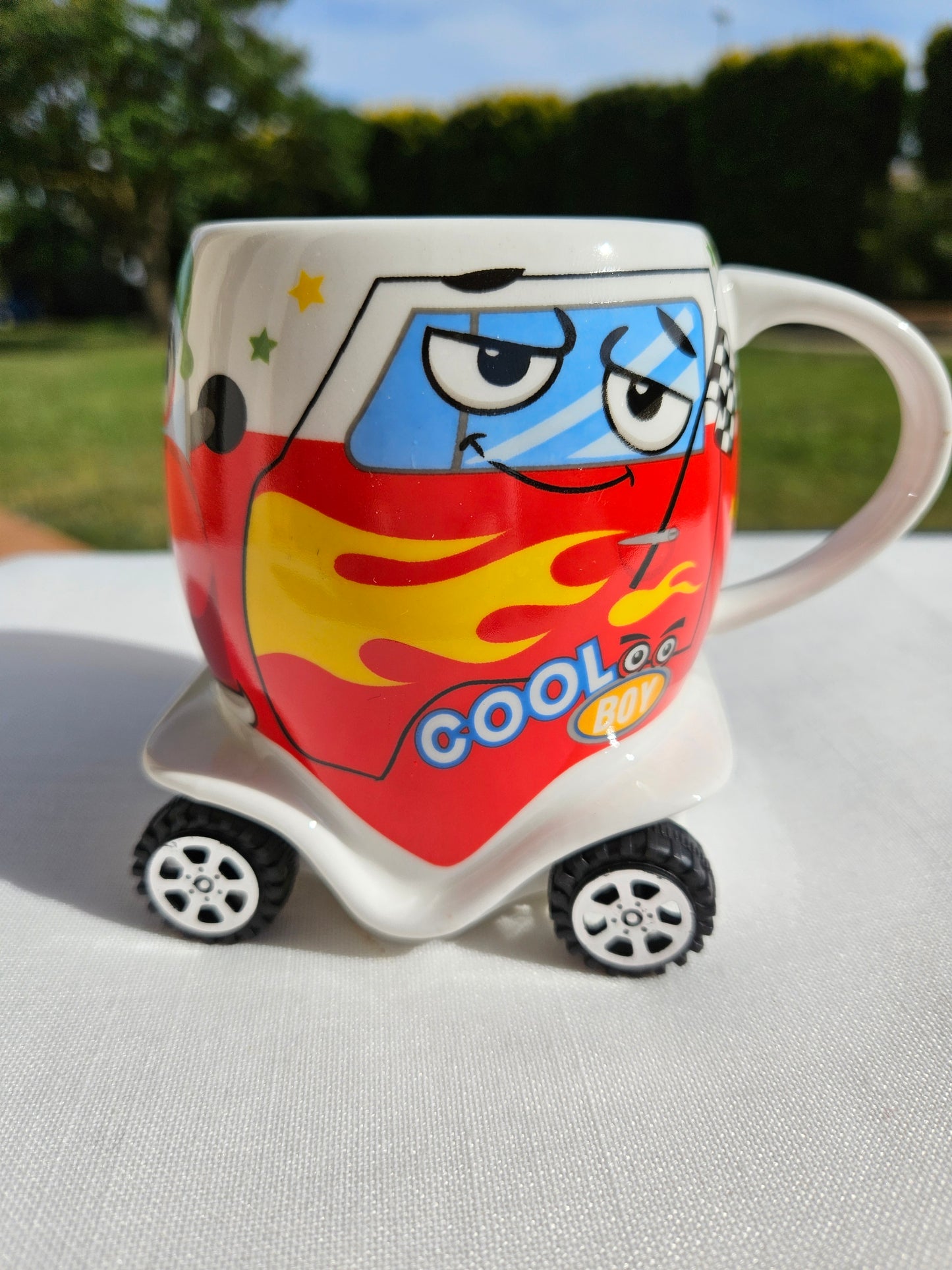 ➔ Tazza in porcellana con le ruote