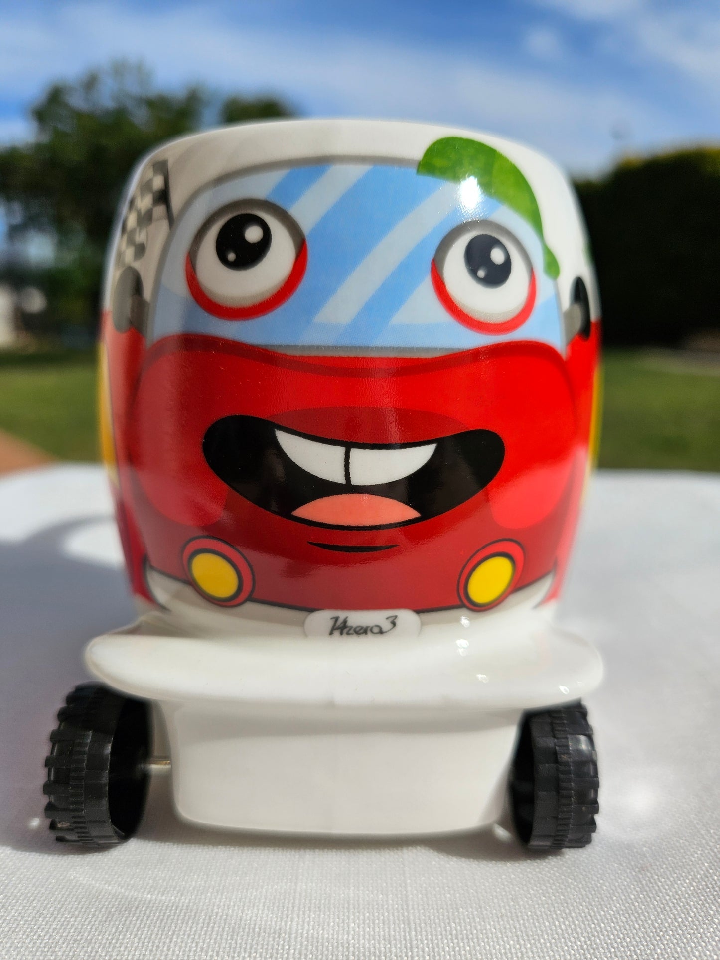 ➔ Tazza in porcellana con le ruote