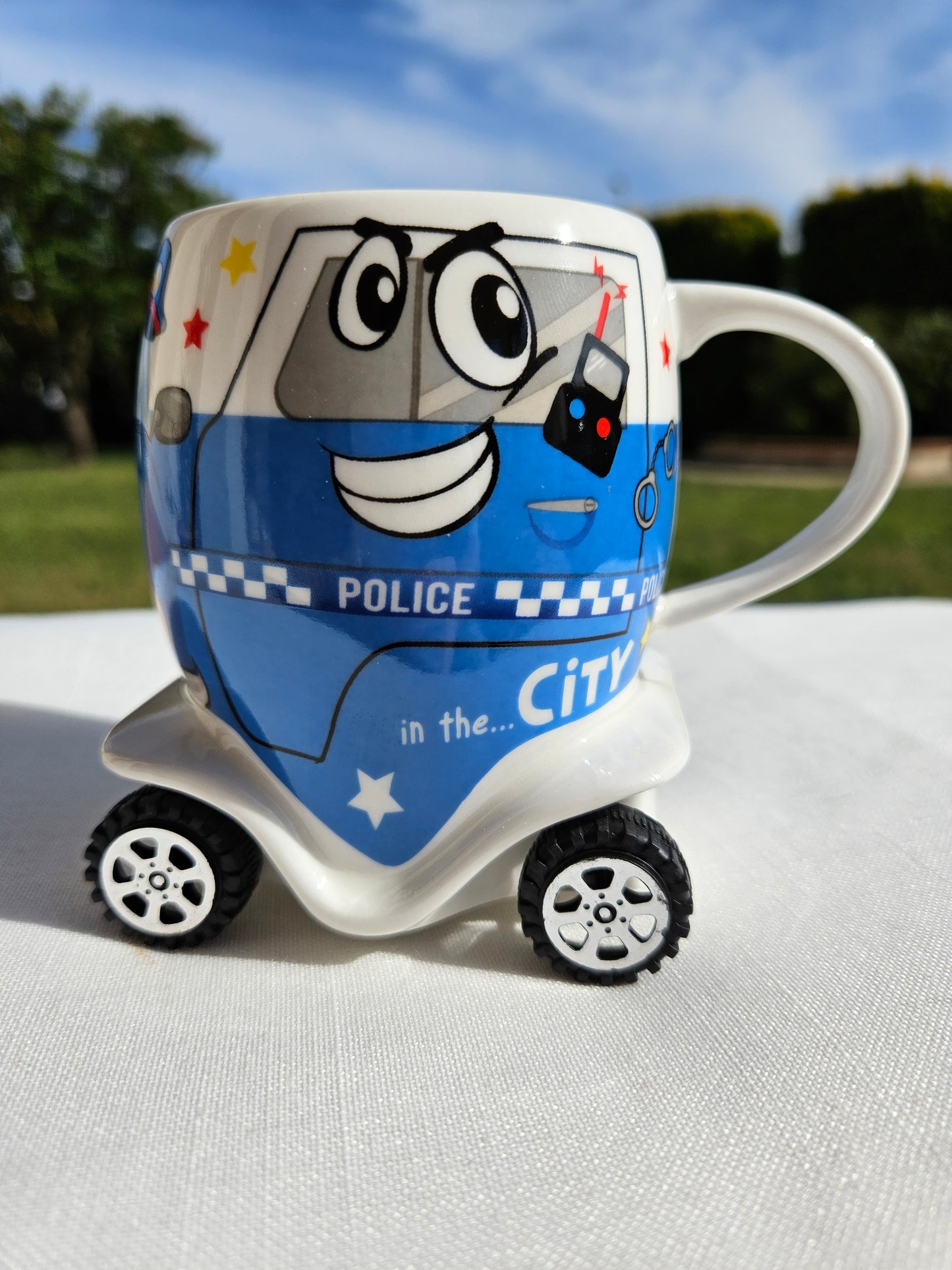 ➔ Tazza in porcellana con le ruote