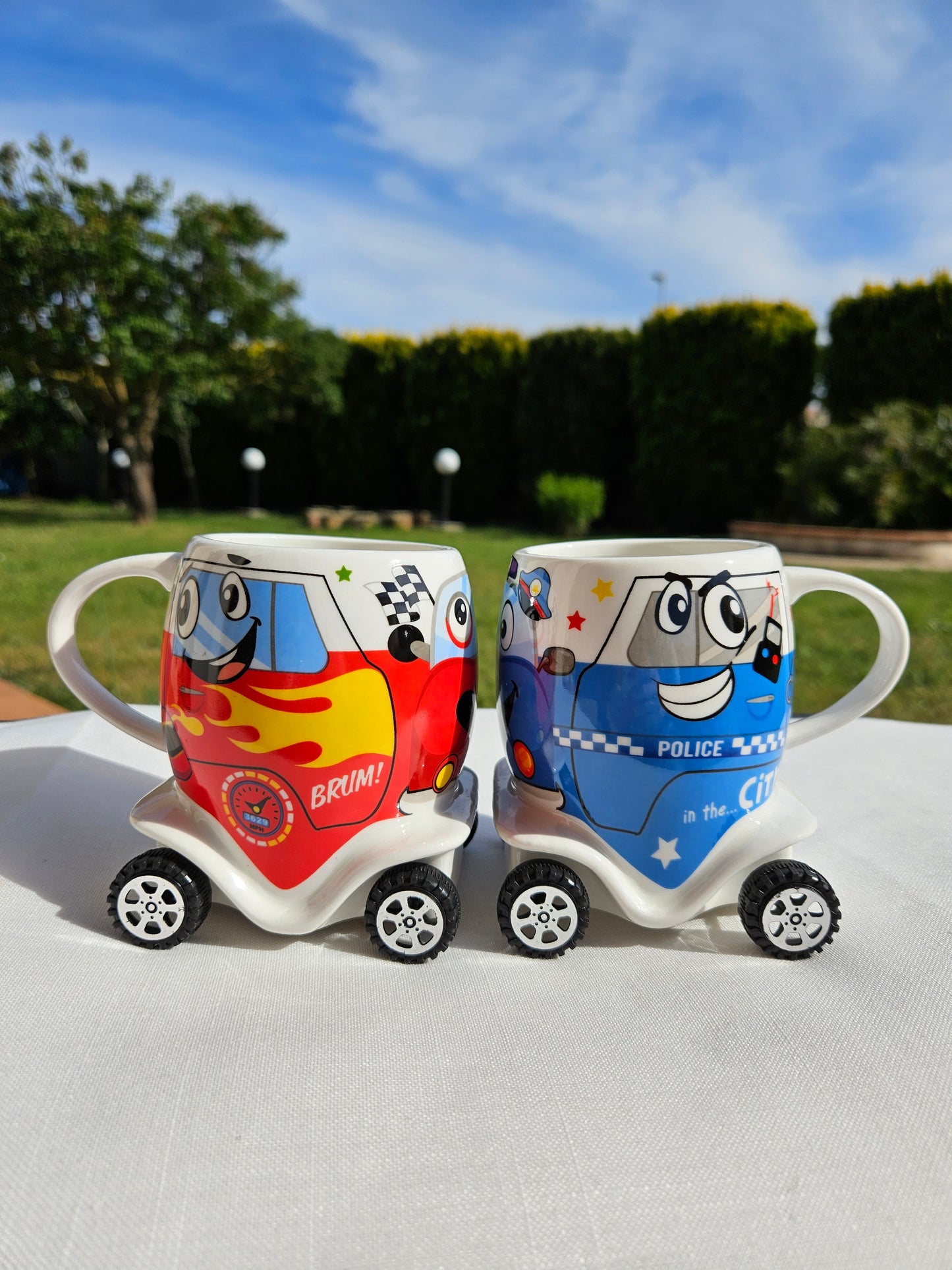 ➔ Tazza in porcellana con le ruote