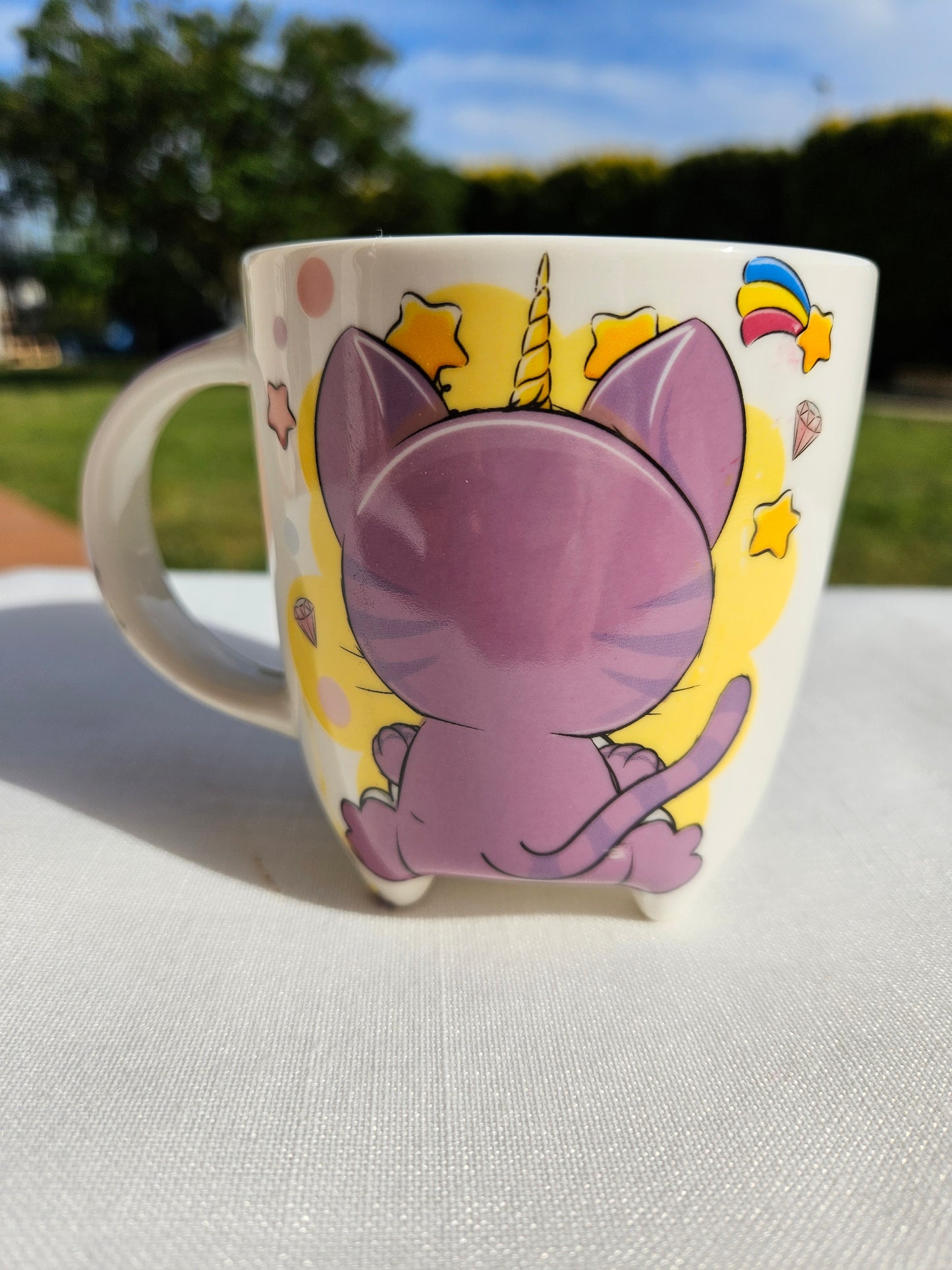 ➔ Tazza in porcellana con piedini