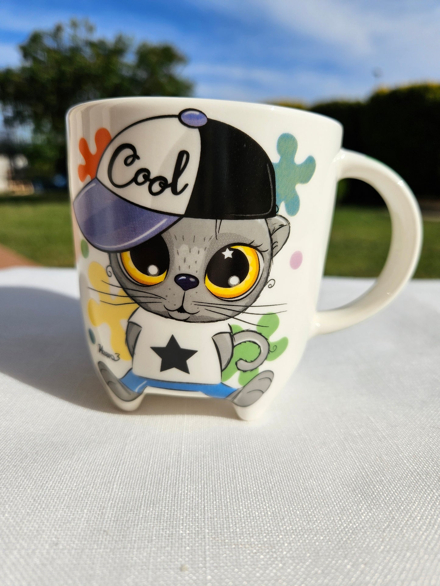 ➔ Tazza in porcellana con piedini